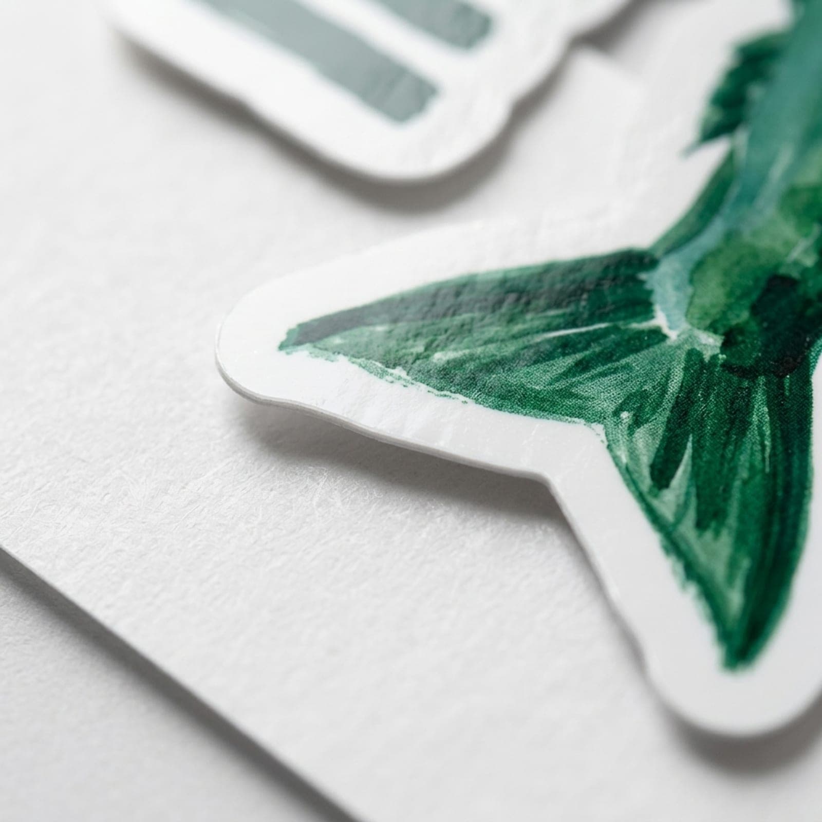 Sticker découpé à la forme, gros plan sur le marquage